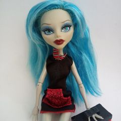 Boneca antiga pós monster high ever after high raven queen - Desapegos de  Roupas quase novas ou nunca usadas para bebês, crianças e mamães. 1151440