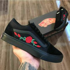 vans old skool preto com flor