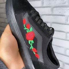 vans com flor vermelha