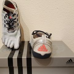 tênis adidas adipure trainer dedo