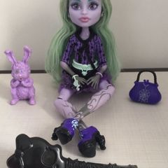 MÃES UNIDAS EM ORAÇÃO INTERNACIONAL - BRASIL: A LINHA DE BONECAS MONSTER  HIGH