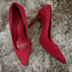 Scarpin store vermelho veludo