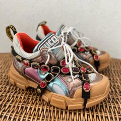 Gucci tenis com store pedras