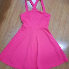 vestido rosa choque curto