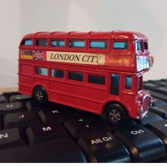 Miniatura Colecionável Ônibus Escolar Amarelo 1/62 Kinsfun