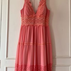 Vestido Elegante em Renda Guipir Rosa Pink