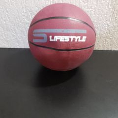 Bola de basquete tarmak em segunda mão durante 3 EUR em Fuenlabrada na  WALLAPOP