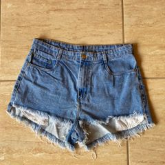 Short Jeans Com Bolso Para Fora Comprar Novos Usados Enjoei