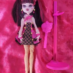 Boneca Monster high Draculaura - Desapegos de Roupas quase novas ou nunca  usadas para bebês, crianças e mamães. 480992