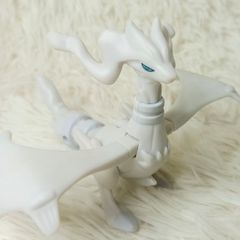 Boneco Pokémon Lendário: Reshiram - TOMY