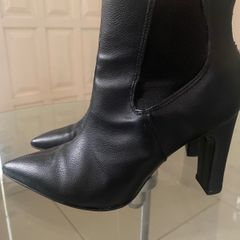 Botas Femininas - Novas e Usadas em Promoção