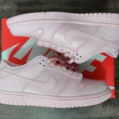 pink box dunks