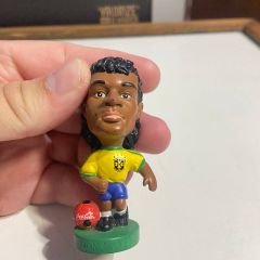 Tribuna do Paraná distribui minicraques da seleção brasileira