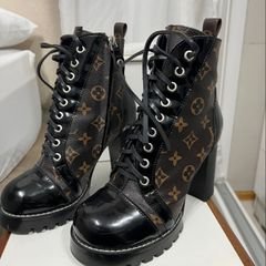 Coturno Feminino Tratorado Bota Blogueira com Bolsinha | Bota Feminina Lv  Botas Nunca Usado 77441101 | enjoei