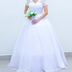 Vestido de Noiva Princesa, Decote Profundo, Apliques de Renda 3d, Saia em  Mescla de Saia de Tule e Renda com Brilho Delicado