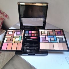 Paleta de Contorno Ultra Contour Palette Makeup Revolution