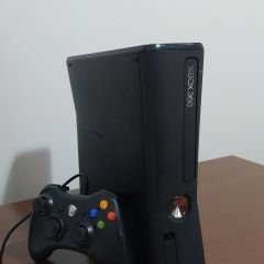 XBOX 360 SUPER SLIM - 1 CONTROLE + 1 JOGO ORIGINAL SEMI-NOVO - Yume Tech -  Especialista em produtos Apple