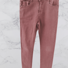 Os novos jeans cor-de-rosa da Zara que esgotaram em menos de 24 horas – NiT