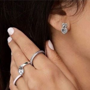 roberto 2e4e08?action_source=69994&ref=home_home&rsp=1&rspix=1