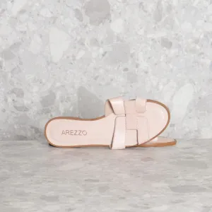 enjoei pro?action_source=67783&d=feminino&ref=home_home&rsp=1&rspix=1&s=feminino calcados sandalias e rasteiras&spt=very_high%2Chigh%2Cmedium