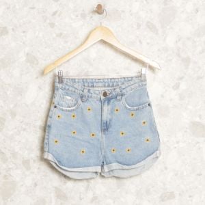 enjoei pro?action_source=75016&d=feminino&dg=10&dl=50&ref=home_home&rsp=1&rspix=1&s=feminino roupas shorts e bermudas&spt=very_high%2Chigh%2Cmedium%2Clow