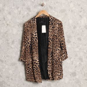 enjoei pro?action_source=67717&d=feminino&dg=10&dl=50&ref=home_home&rsp=1&rspix=1