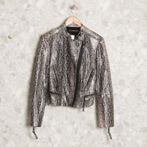 enjoei pro?action_source=69268&b=animale&dg=10&dl=60&ref=home_home&rsp=1&rspix=1&sls=super%2Cgood&spt=very_high%2Chigh%2Cmedium%2Clow