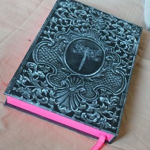 lucro a menina submersa 118959786?action_source=65407&ref=home_home&rsp=1&rspix=1