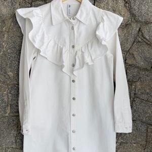 vestido jeans zara branco babados tam m 144333798?action_source=72470&ref=home_home&rsp=1&rspix=1