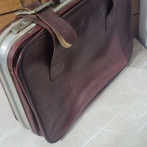 mala de viagem ika vintage avermelhada 146749334?action_source=67324&ref=home_home&rsp=1&rspix=1
