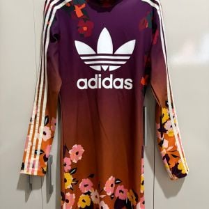 vestido adidas original floral 153407327?action_source=77221&ref=home_home&rsp=1&rspix=1
