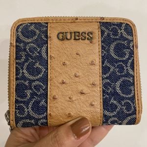 carteira guess feminina azul e caramelo 138433372?action_source=70655&ref=home_home&rsp=1&rspix=1