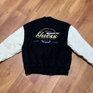 jaqueta bomber guess varsity original 144494314?action_source=72470&ref=home_home&rsp=1&rspix=1
