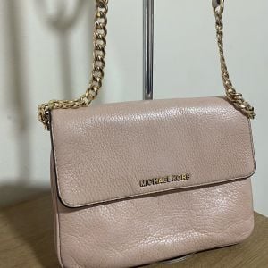bolsa michael kors crossbody couro rosa 138450994?action_source=68872&ref=home_home&rsp=1&rspix=1