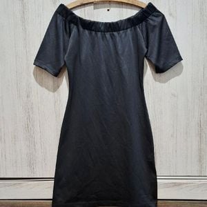 vestido ombro a ombro preto 130904682?action_source=72470&ref=home_home&rsp=1&rspix=1