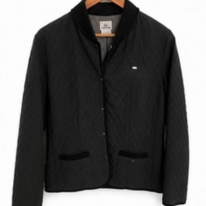 casaco lacoste matelasse preto 145254915?action_source=75013&ref=home_home&rsp=1&rspix=1