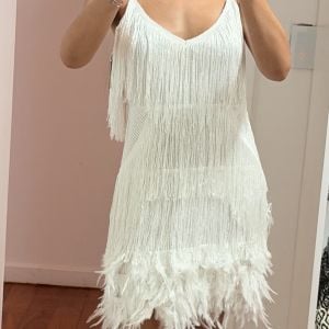 vestido branco franjas paetes plumas 138328666?action_source=31319&ref=home_home&rsp=1&rspix=1