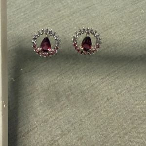 brinco vivara em prata com pedra roxa 129002465?action_source=67326&ref=home_home&rsp=1&rspix=1