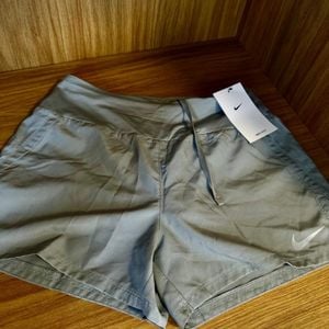 short nike dri fit cinza pp 151602405?action_source=74549&ref=home_home&rsp=1&rspix=1