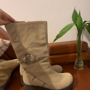 bota plataforma couro camurca bege 34 147626954?action_source=75013&ref=home_home&rsp=1&rspix=1