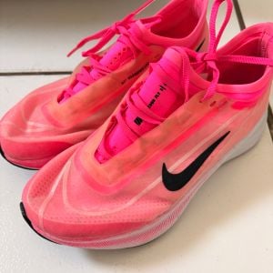 tenis nike zoom fly 34 rosa 147733721?action_source=72470&ref=home_home&rsp=1&rspix=1