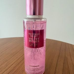 body splash victoria s secret velvet petals joy shimmer 153192383?action_source=76403&ref=home_home&rsp=1&rspix=1
