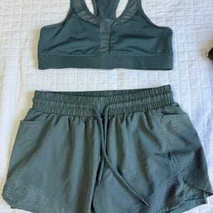 conjunto academia shein p 146763953?action_source=75018&ref=home_home&rsp=1&rspix=1