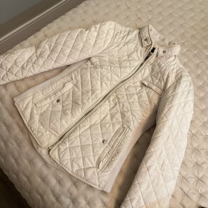 casaco zara acolchoado branco 142454339?action_source=71711&ref=home_home&rsp=1&rspix=1
