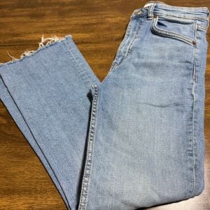 calca jeans zara reta barra desfiada azul 36 152198272?action_source=75772&ref=home_home&rsp=1&rspix=1