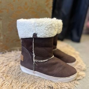 bota anne moraes pelucia marrom 34 146185614?action_source=73496&ref=home_home&rsp=1&rspix=1
