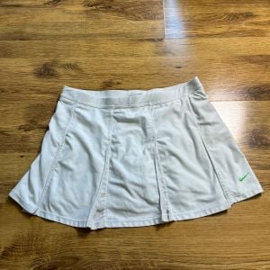 saia shorts nike dri fit branca 147666456?action_source=74549&ref=home_home&rsp=1&rspix=1