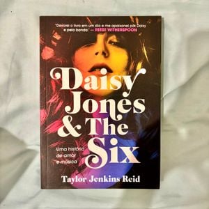 livro daisy jones amp the six 132197464?action_source=66992&ref=home_home&rsp=1&rspix=1
