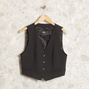 colete preto risca de giz zara 151793448?action_source=76891&ref=home_home&rsp=1&rspix=1