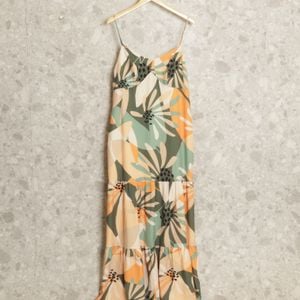 vestido laranja floral romaria luxo 150150215?action_source=75241&ref=home_home&rsp=1&rspix=1